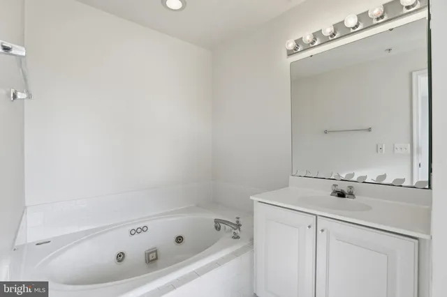 $3,400 | 2957 Huntington Grove Square, Alexandria, VA 22306