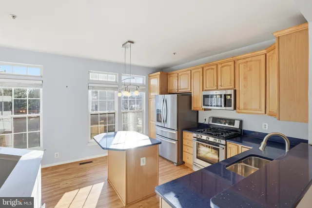 $3,400 | 2957 Huntington Grove Square, Alexandria, VA 22306