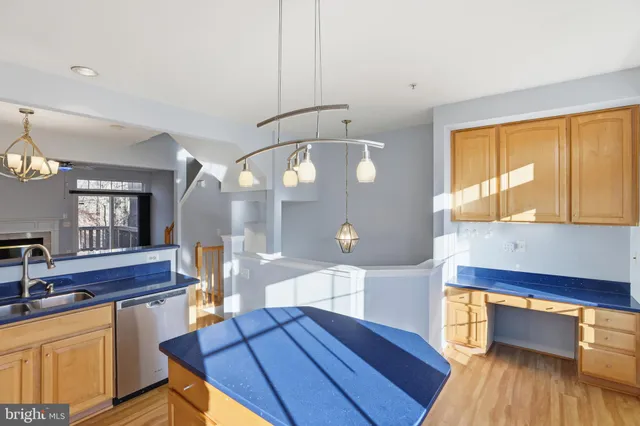 $3,400 | 2957 Huntington Grove Square, Alexandria, VA 22306