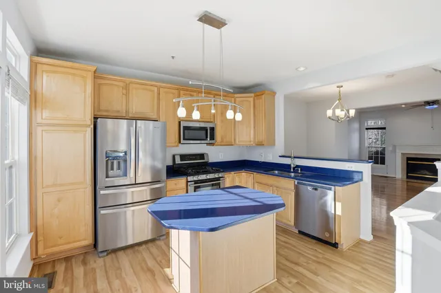 $3,400 | 2957 Huntington Grove Square, Alexandria, VA 22306