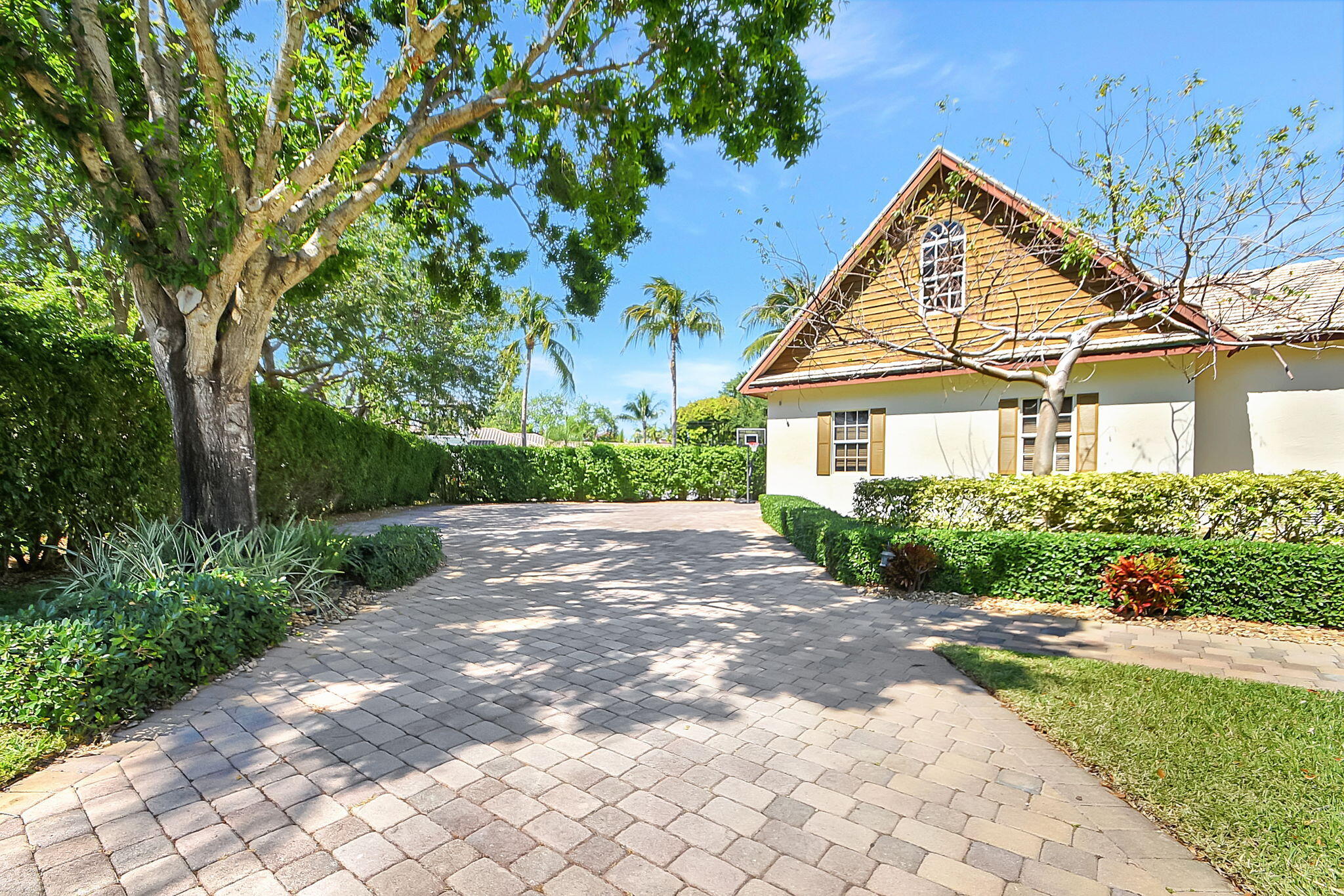 641 Eddy Street Boca Raton, FL 33487 - Photo 4 of 48 4-web-or-mls-House (4)
