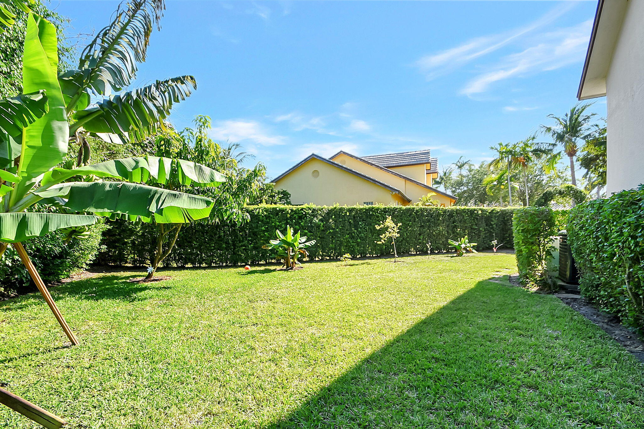 641 Eddy Street Boca Raton, FL 33487 - Photo 45 of 48 Side yard