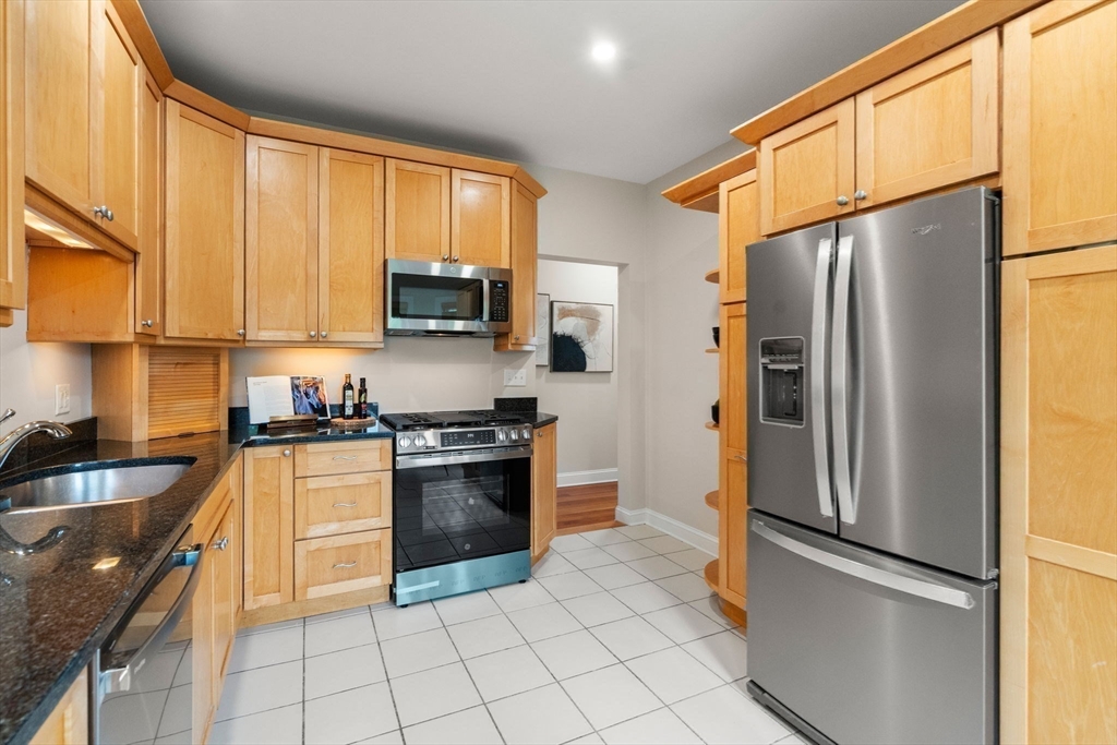 14 Linden Street, Unit 7 Brookline, MA 02445 - Photo 13 of 24