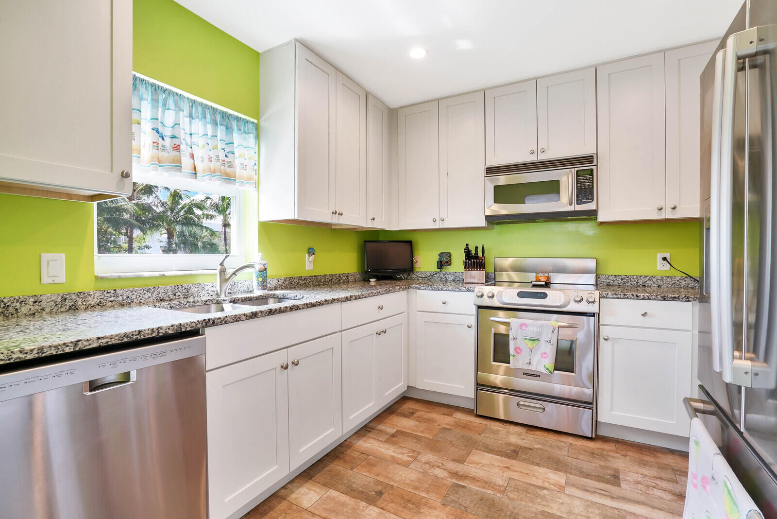 107 Inlet Way, Unit 3 Palm Beach Shores, FL 33404 - Photo 20 of 49 Upgraded Kitchen