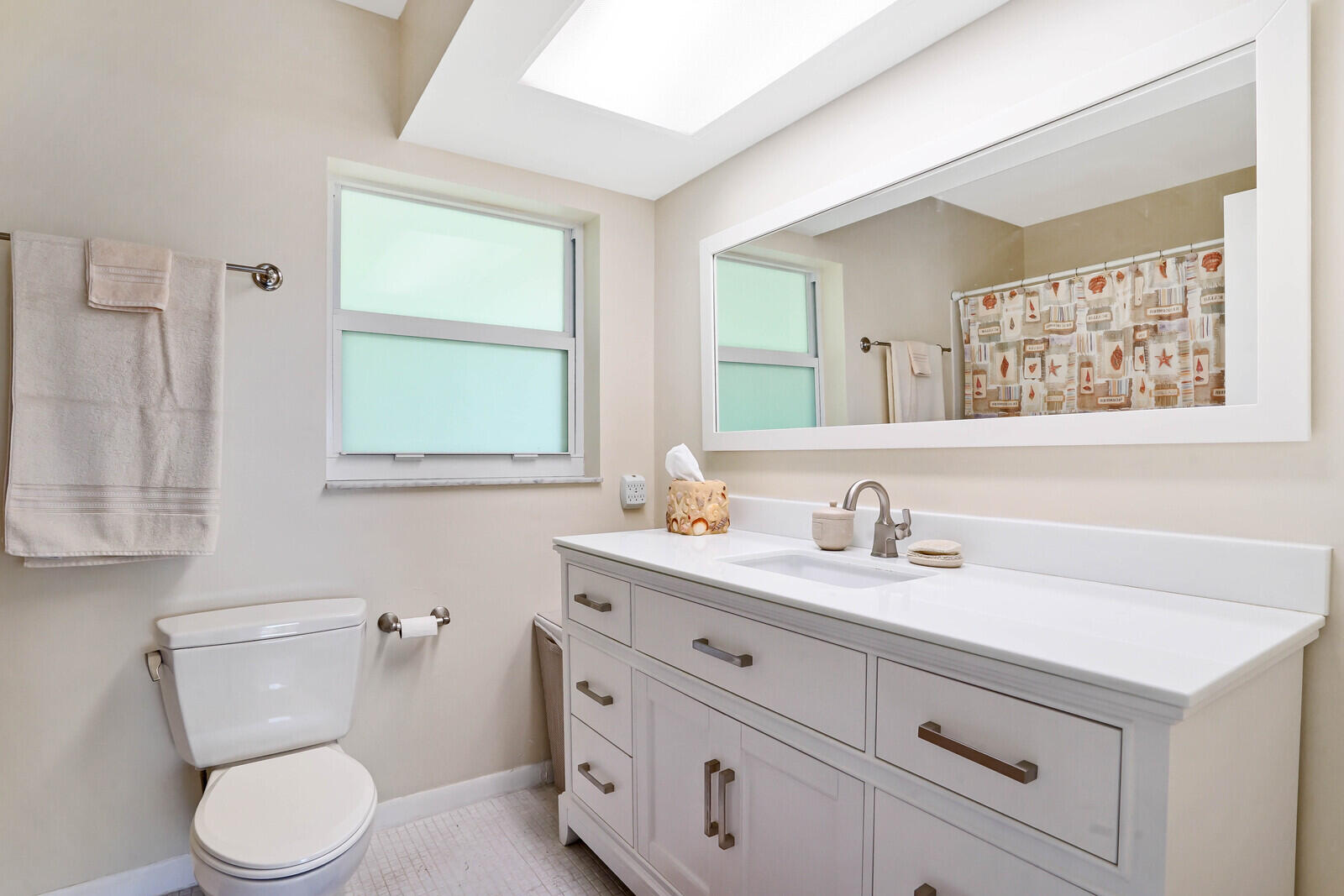 107 Inlet Way, Unit 3 Palm Beach Shores, FL 33404 - Photo 30 of 49 Guest Bath