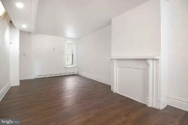 a view of livingroom with hardwood