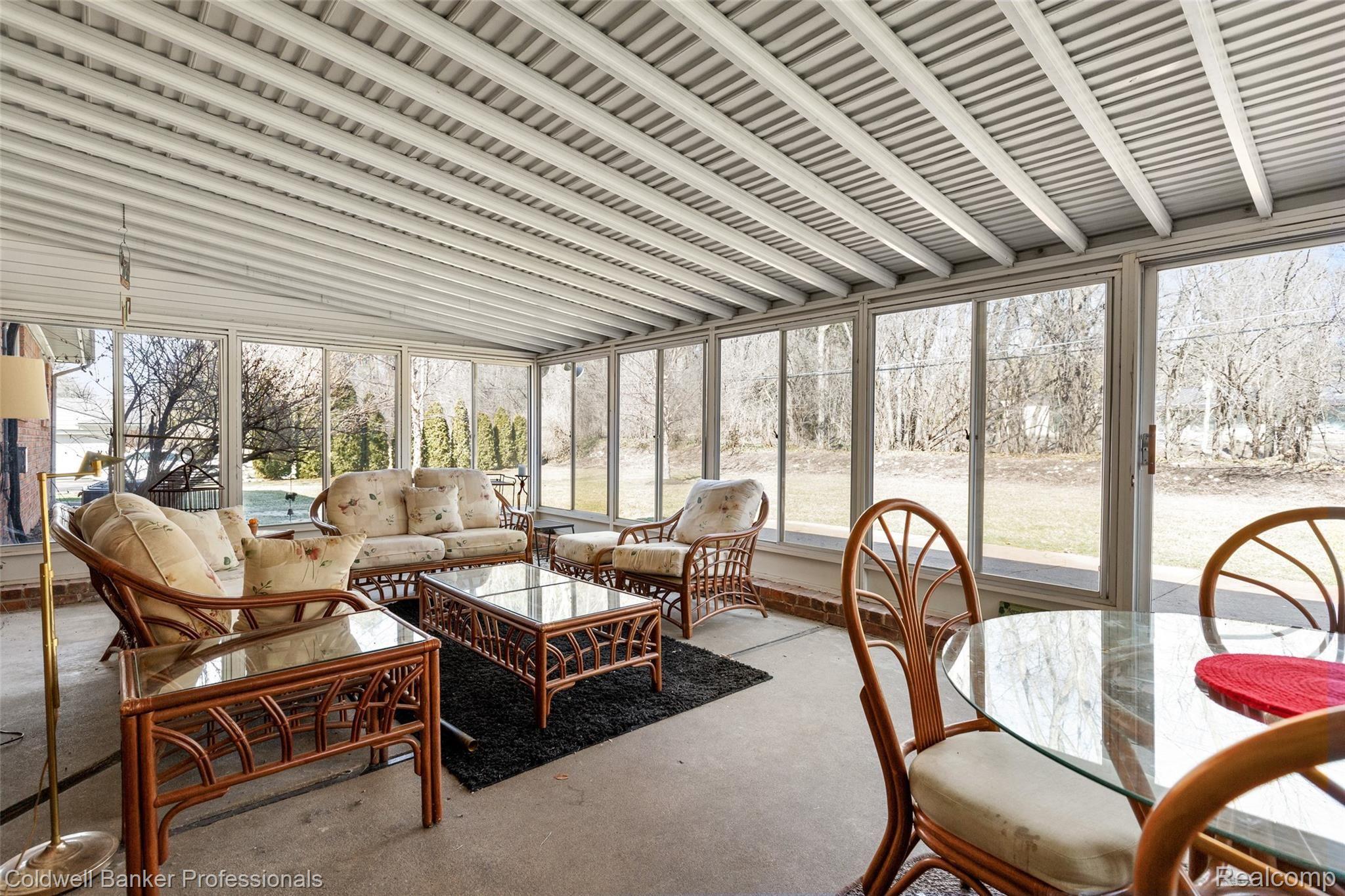 951 North Reading Road Bloomfield Hills, MI 48304 - Photo 22 of 29 3-season/Florida Room.jpg