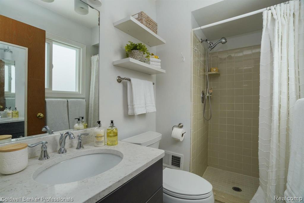 916 Dickson Lane Rochester Hills, MI 48307 - Photo 19 of 30
