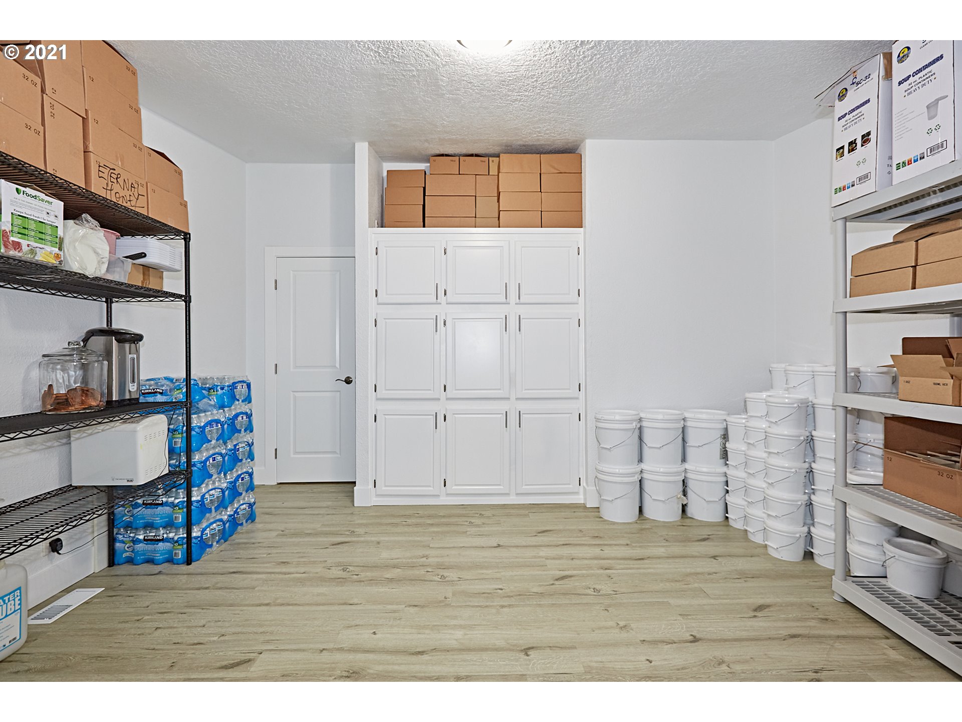 65805 East Chippawa Lane Rhododendron, OR 97049 - Photo 16 of 31 Butler's Pantry