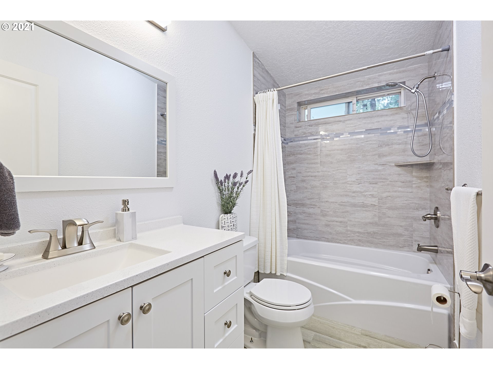 65805 East Chippawa Lane Rhododendron, OR 97049 - Photo 17 of 31 Bathroom