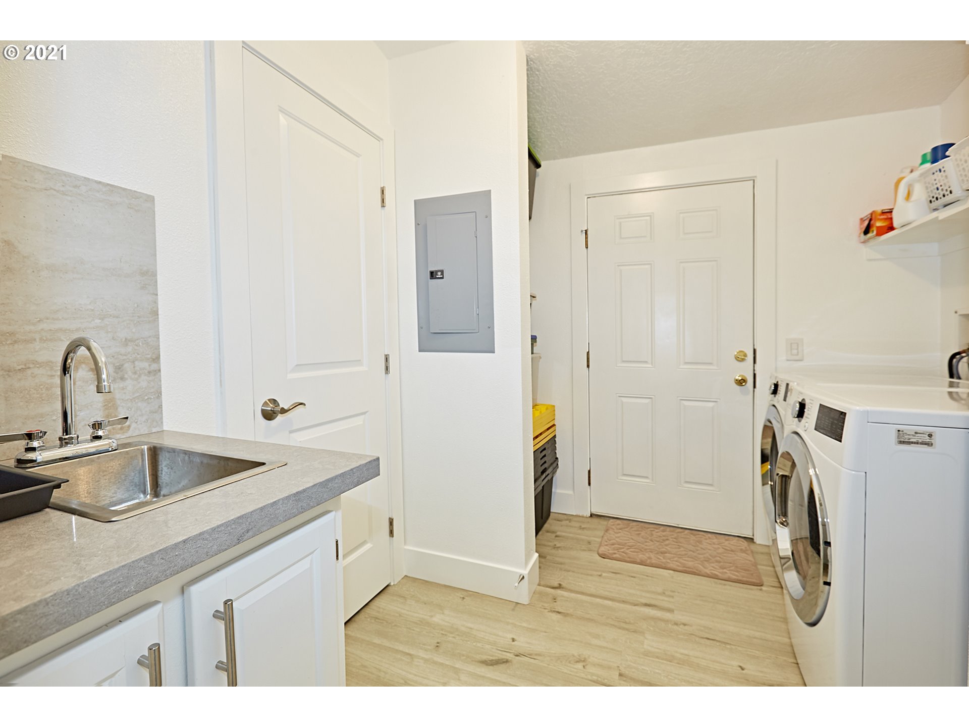 65805 East Chippawa Lane Rhododendron, OR 97049 - Photo 20 of 31 Laundry
