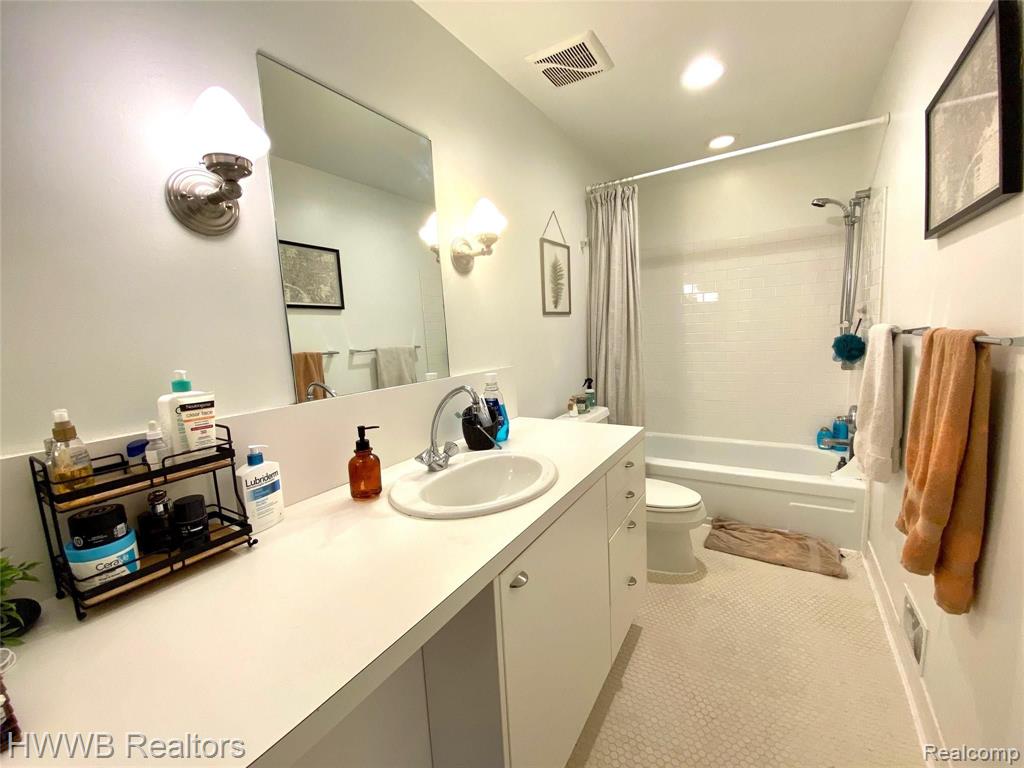 4113 Telegraph Road, Unit 223 Bloomfield Hills, MI 48302 - Photo 9 of 13
