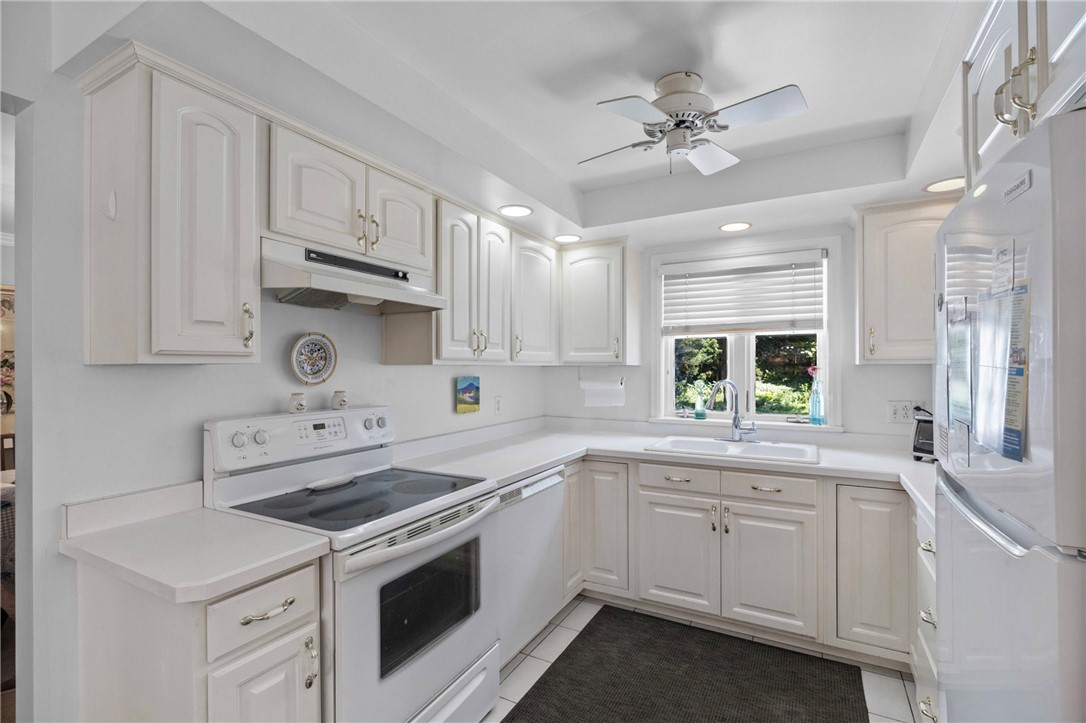 112 Washington Road Pittsford, NY 14534 - Photo 15 of 37 Kitchen