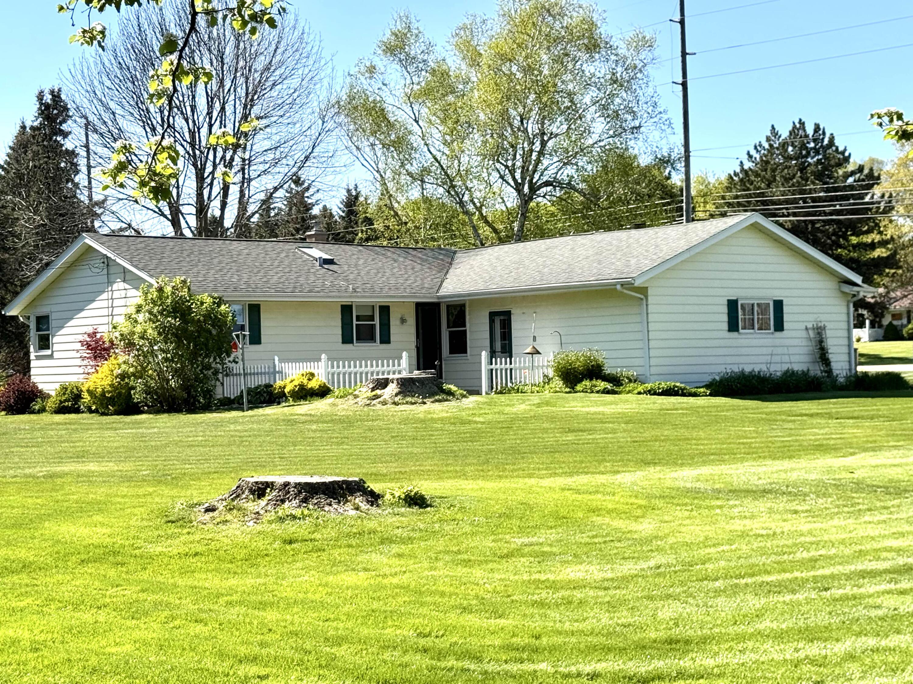 N96W19827 County Line Road Menomonee Falls, WI 53051 - Photo 21 of 25 Large Concrete Back Patio