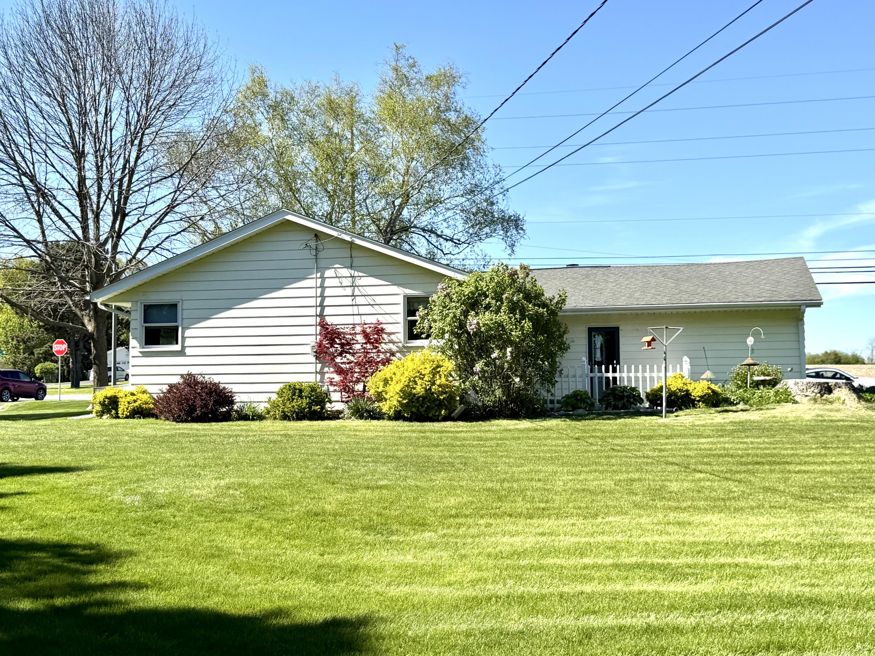 N96W19827 County Line Road Menomonee Falls, WI 53051 - Photo 22 of 25 Large Lot Perfect for Entertaining