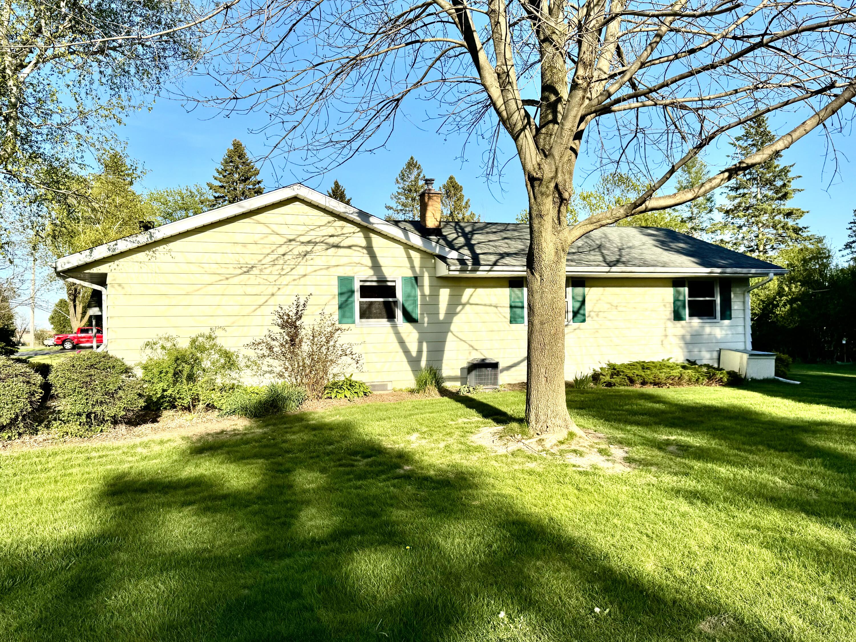 N96W19827 County Line Road Menomonee Falls, WI 53051 - Photo 23 of 25 Sun dappled Yard