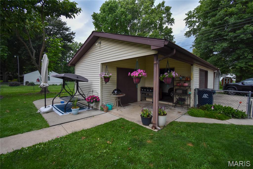 301 West 3rd N Street Mount Olive, IL 62069 - Photo 8 of 25