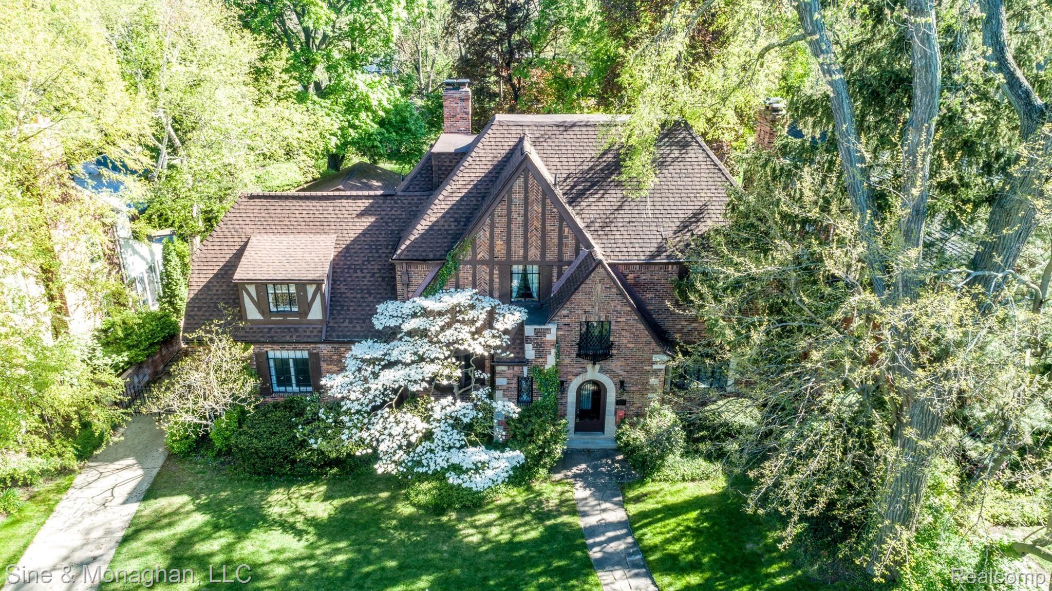 210 Merriweather Road Grosse Pointe, MI 48236 - Photo 45 of 57 DJI_0004.jpg