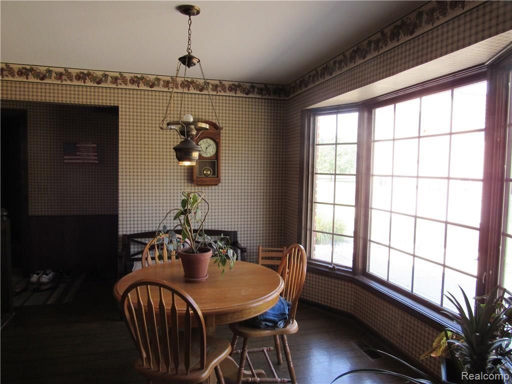 23801 Irwin Road Armada, MI 48005 - Photo 33 of 36 EATING AREA OFF KITCHEN
