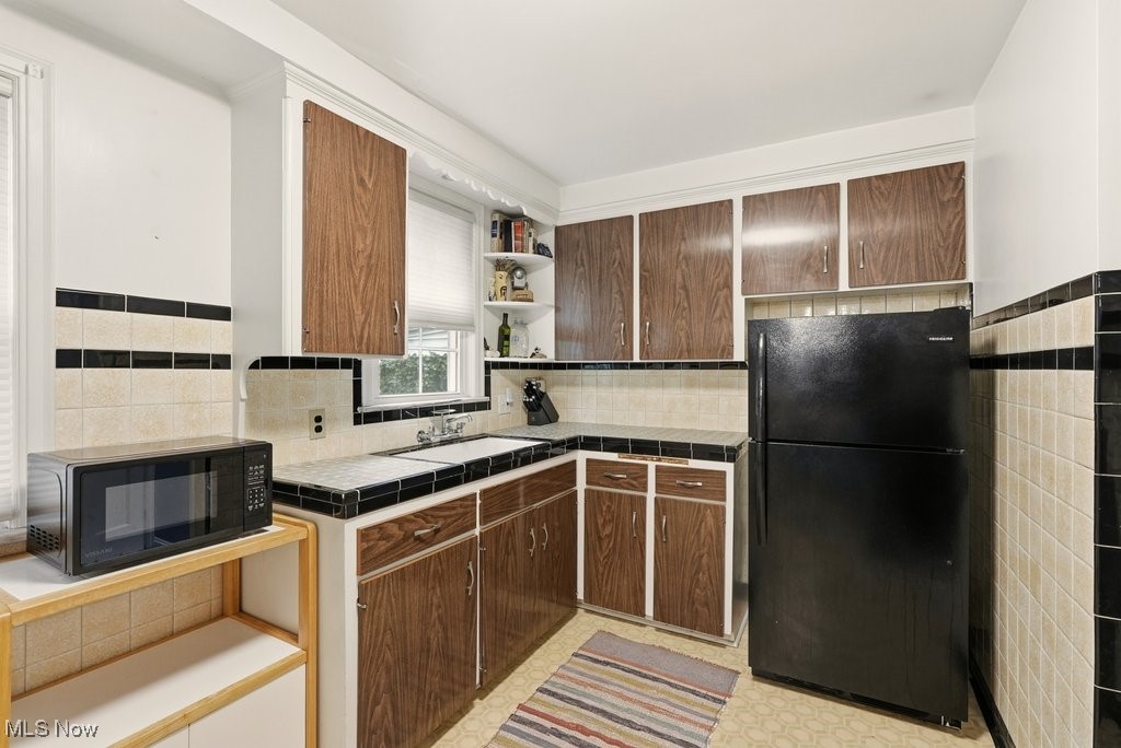 18209 Cornwall Road Cleveland, OH 44119 - Photo 13 of 31 Gallery Image 13