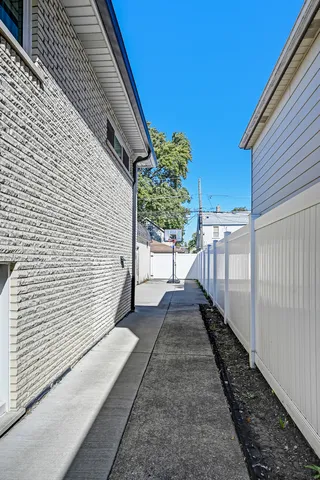 a view of a pathway of a house
