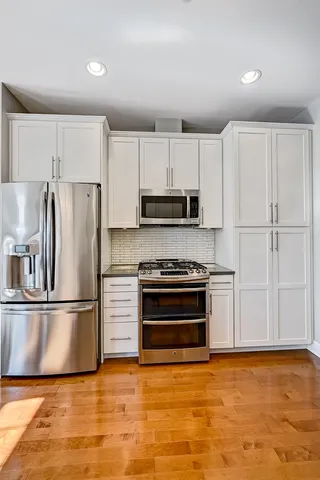 $864,900 | 7 Kennedy Lane, Unit 201, Hinsdale, IL 60521