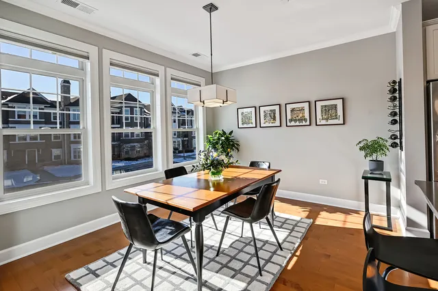 $864,900 | 7 Kennedy Lane, Unit 201, Hinsdale, IL 60521