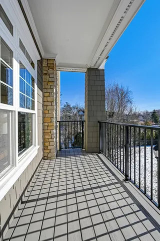 $864,900 | 7 Kennedy Lane, Unit 201, Hinsdale, IL 60521