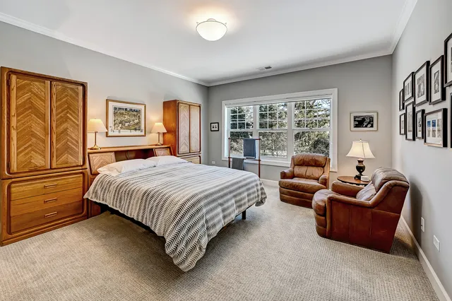 $864,900 | 7 Kennedy Lane, Unit 201, Hinsdale, IL 60521