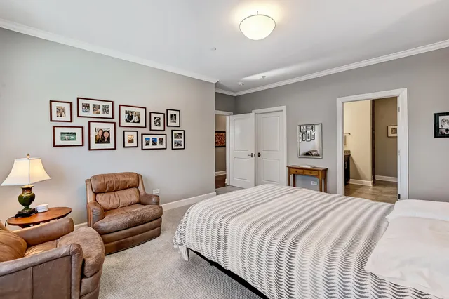 $864,900 | 7 Kennedy Lane, Unit 201, Hinsdale, IL 60521