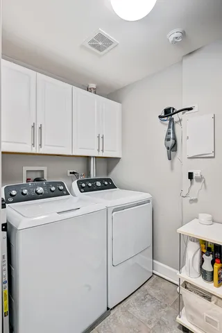 $864,900 | 7 Kennedy Lane, Unit 201, Hinsdale, IL 60521