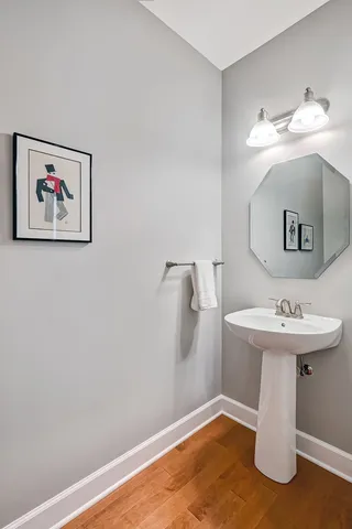 $864,900 | 7 Kennedy Lane, Unit 201, Hinsdale, IL 60521