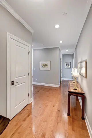 $864,900 | 7 Kennedy Lane, Unit 201, Hinsdale, IL 60521