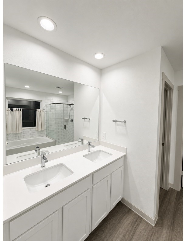 16 Desert Spring Lane Manvel, TX 77578 - Photo 4 of 11 Master Bathroom