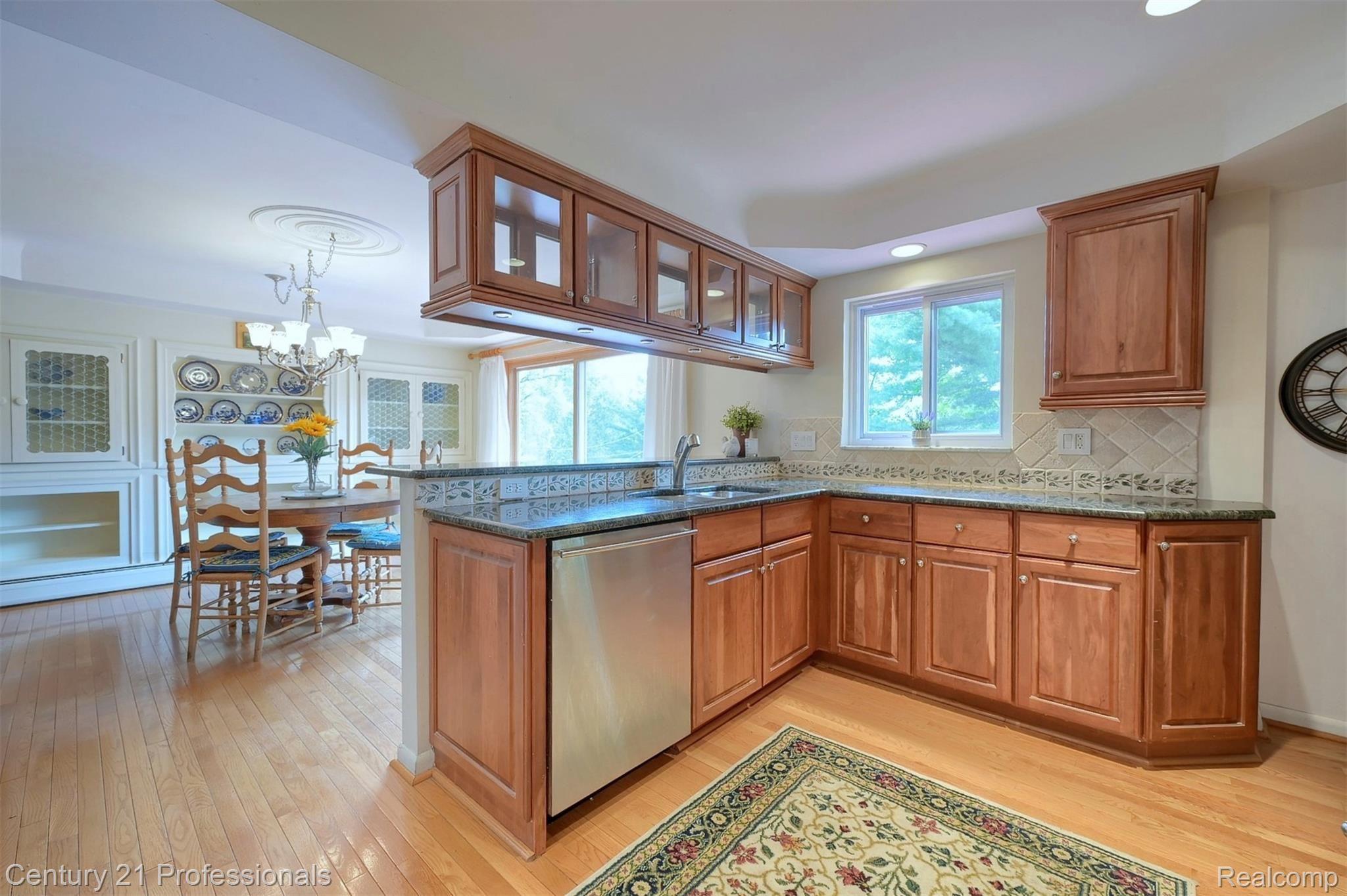 865 Briar Court Rochester, MI 48309 - Photo 9 of 39 9-Kitchen-3rd-View.jpg
