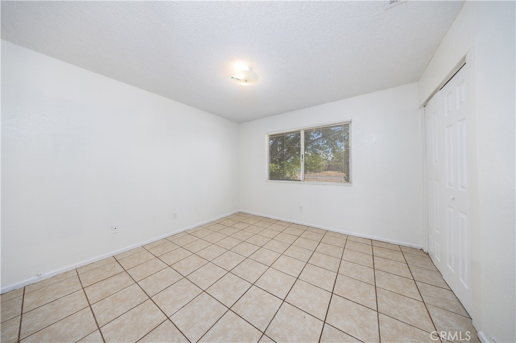 10686 Jamul Road Apple Valley, CA 92308 - Photo 18 of 23 Third bedroom