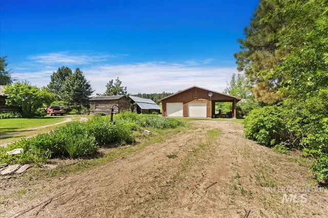 $1,175,000 | 806 High Valley Road, Cascade, ID 83611