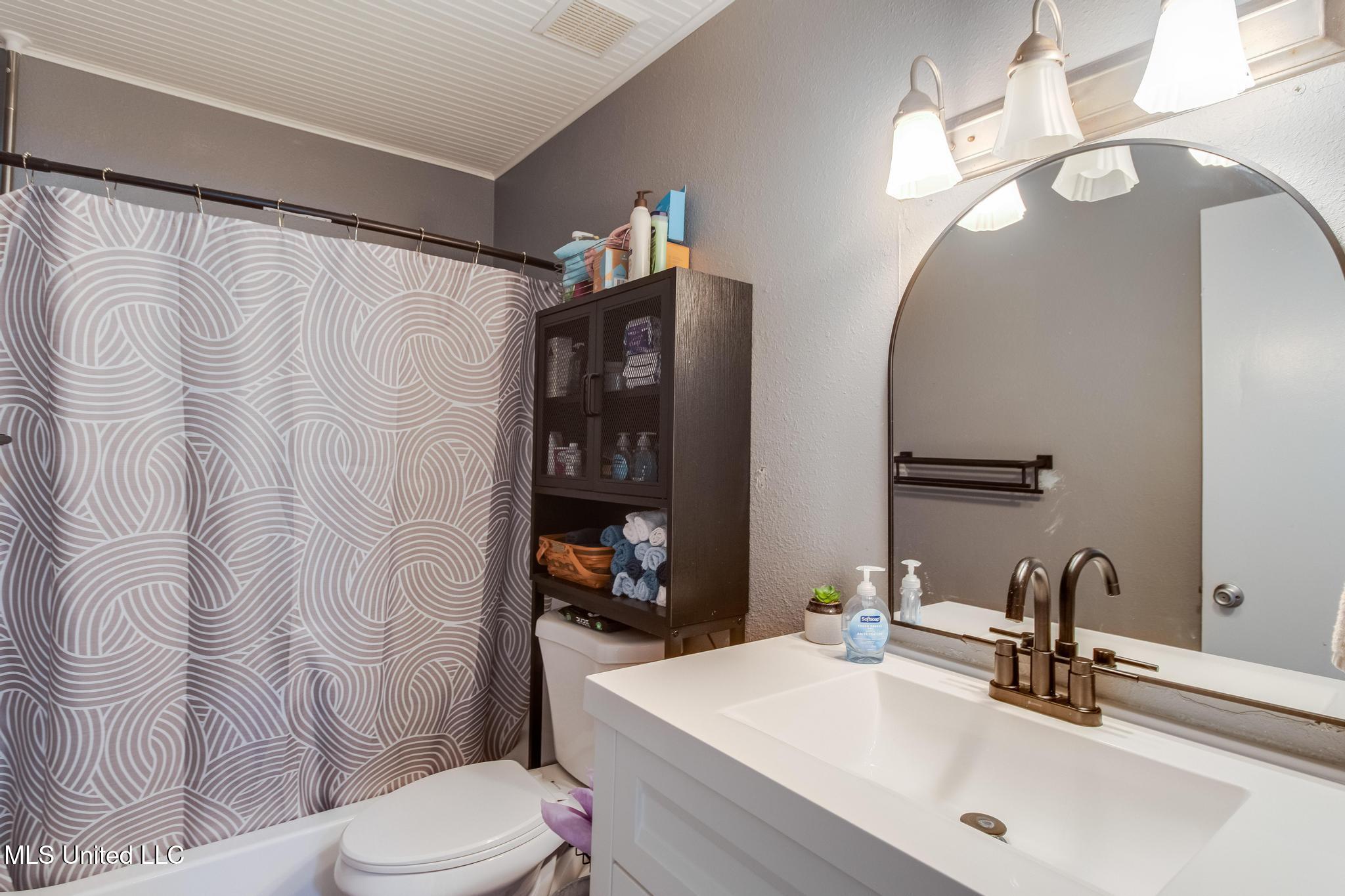 3230 Cumberland Road, Unit 107 Ocean Springs, MS 39564 - Photo 15 of 23 IMG_2288