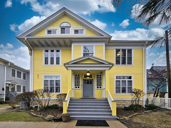 $439,900 | 617 South Boulevard, Unit E, Oak Park, IL 60302