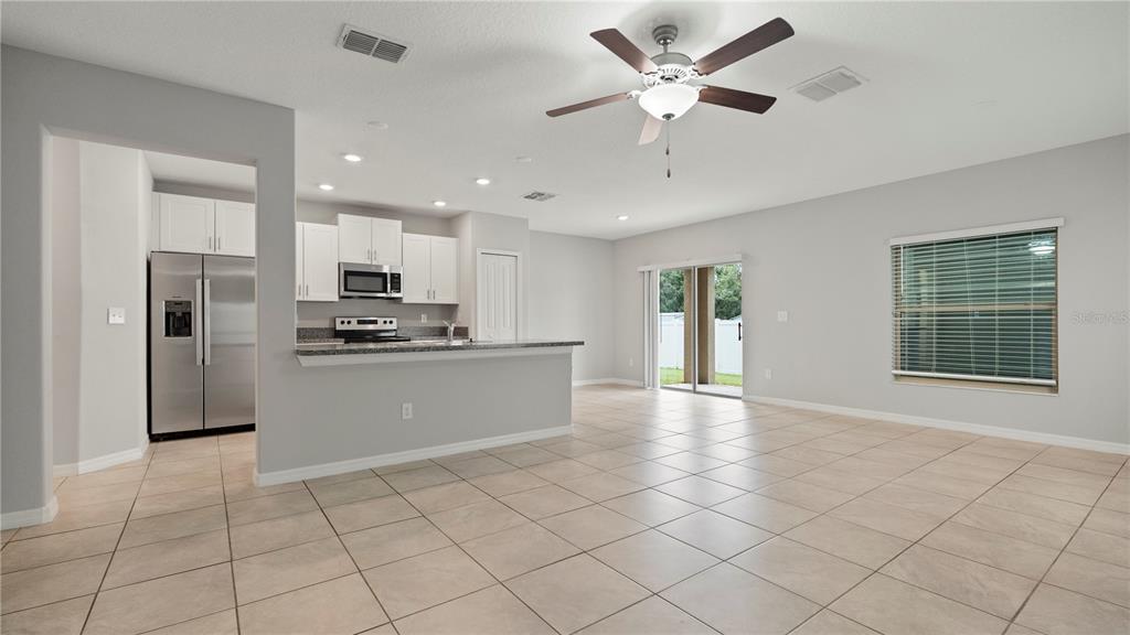 7231 Spring Snowflake Avenue Tampa, FL 33619 - Photo 10 of 46