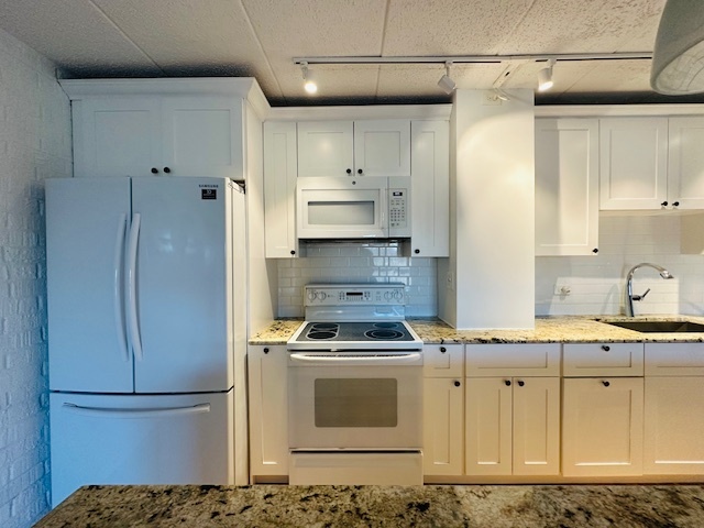 3222 Sanders Road, Unit 2D Northbrook, IL 60062 - Photo 3 of 21 Gallery Image 3