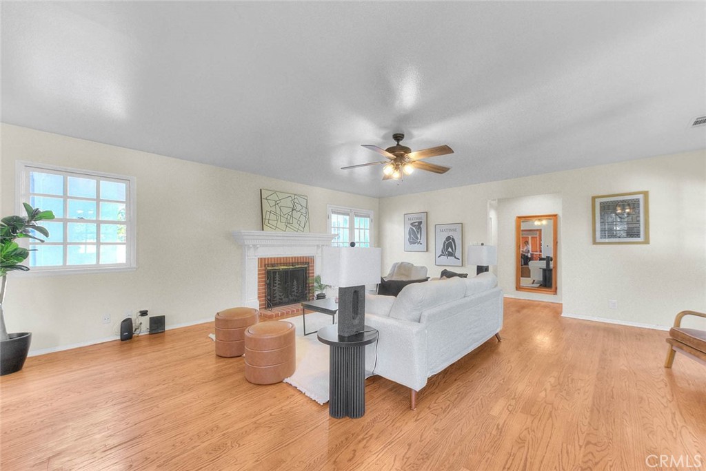 537 Jamestown Road Burbank, CA 91504 - Photo 18 of 75 Gallery Image 18