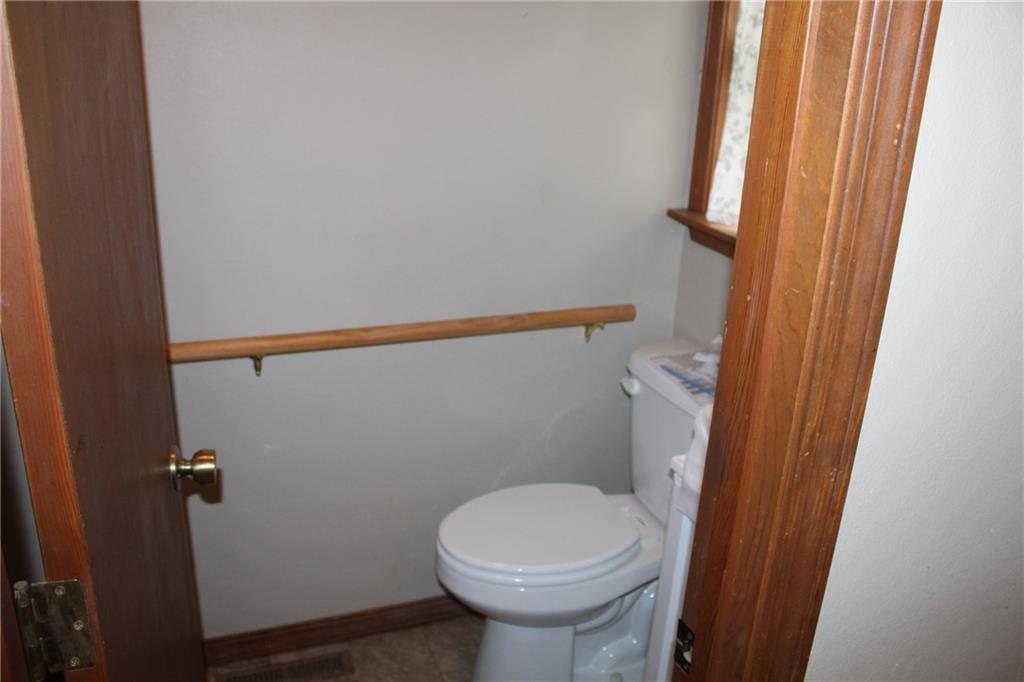 1470 Texas Road Iola, KS 66749 - Photo 10 of 22