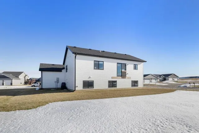 $395,000 | 729 Tall Grass Lane, Wanamingo, MN 55983