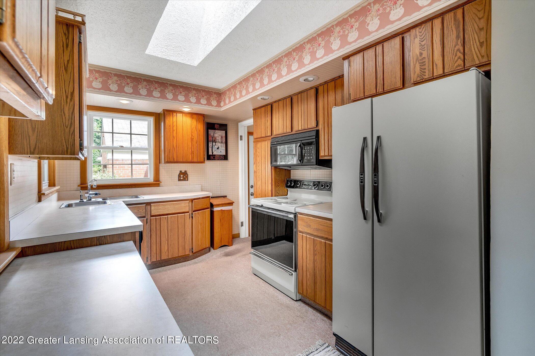 2212 Pembroke Road Lansing, MI 48906 - Photo 10 of 34 Kitchen