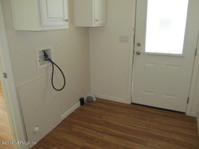 1690 Borrow Pit Road St. Johns, FL 32259 - Photo 15 of 19 Laundry Room