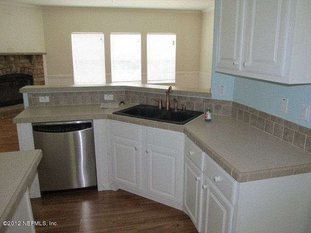 1690 Borrow Pit Road St. Johns, FL 32259 - Photo 6 of 19 Kitchen