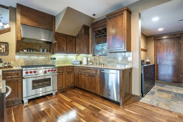 $1,600,000 | 12498 Villa Court, Unit 11, Truckee, CA 96161