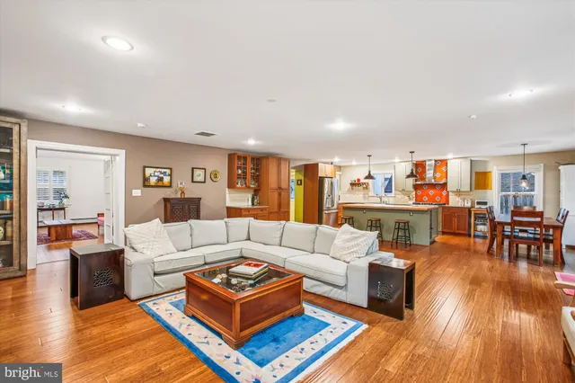 $1,399,000 | 911 Hillwood Avenue, Falls Church, VA 22042