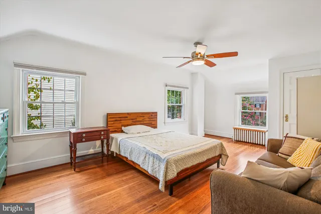 $1,399,000 | 911 Hillwood Avenue, Falls Church, VA 22042